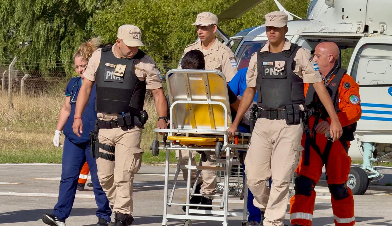 Prefectura aeroevacuó en aguas de Mar del Plata a un tripulante con hemorragia digestiva