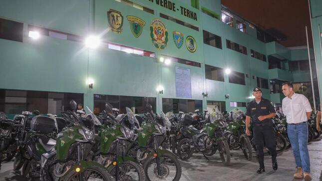 Presidente Jerí visita unidades policiales en San Juan de Lurigancho para reforzar acciones en favor de la población