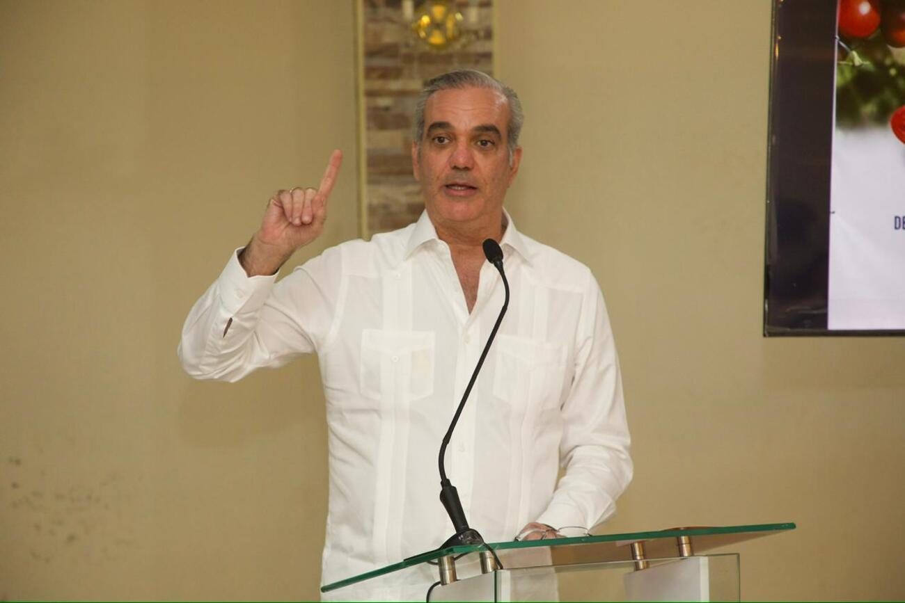 Presidente Abinader inaugura Festival del Tomate Azua 2026 y participa en la juramentación de la directiva del Clúster del Tomate
