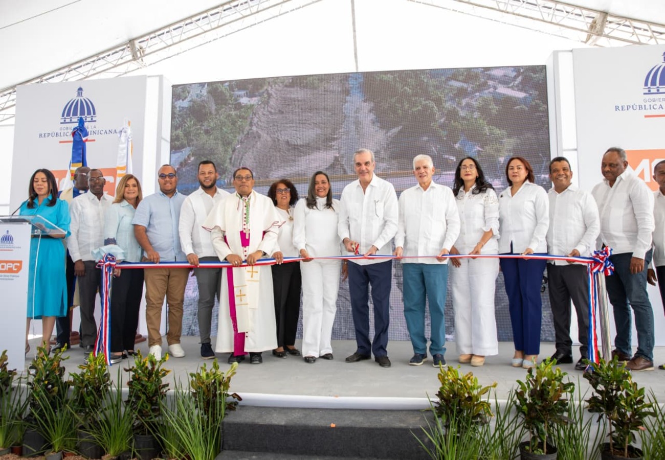 Presidente Abinader inaugura puente sobre el río Viajama en Las Yayas, Azua; beneficiará a más de 5,000 personas
