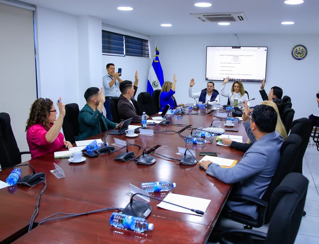 Iniciativa para eliminar la exigencia de apostillar documentos extranjeros en operaciones comerciales recibe respaldos