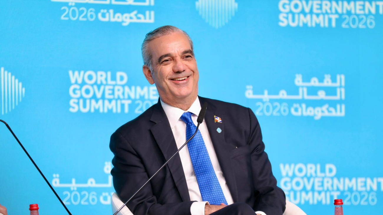 Presidente Luis Abinader regresó al país tras gira oficial en Emiratos Árabes Unidos