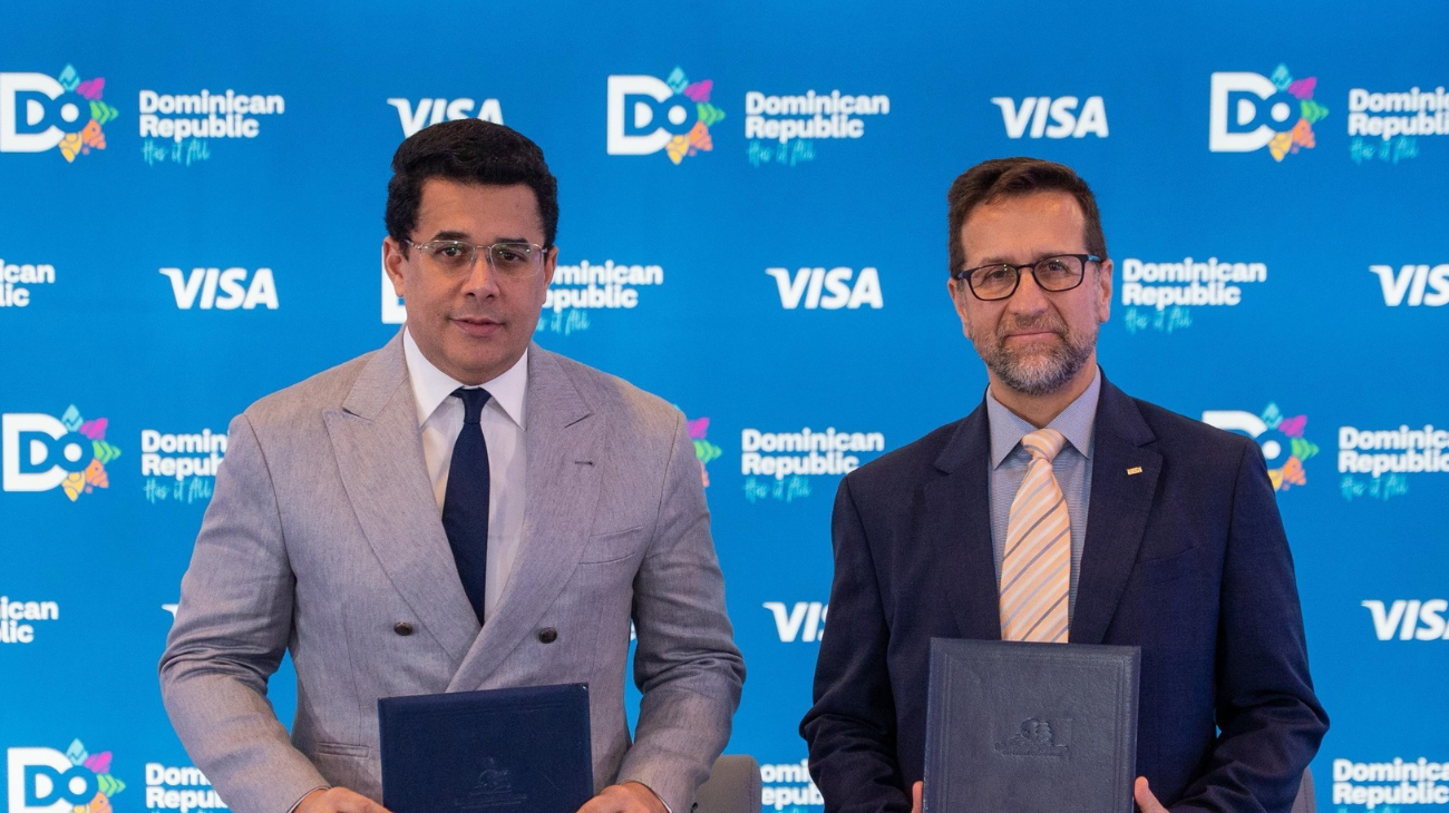 Ministro de Turismo firma acuerdo con Visa para fortalecer la promoción turística de República Dominicana