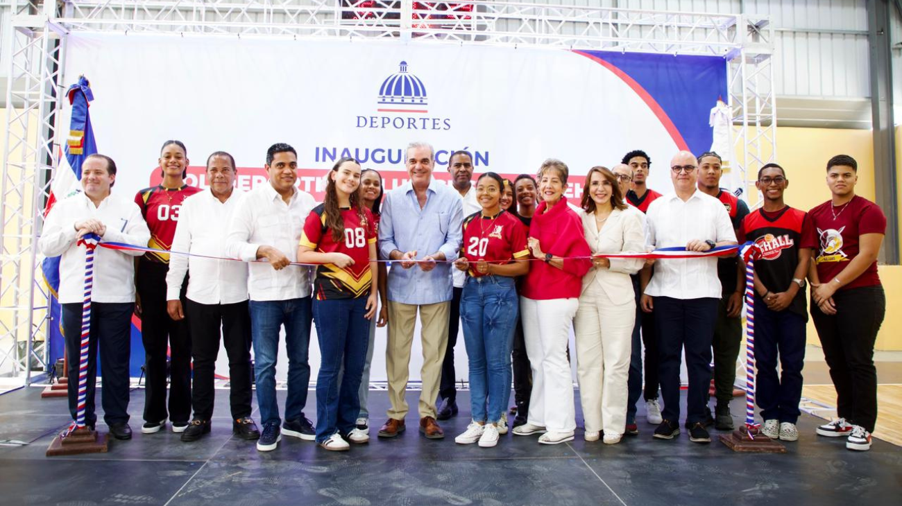 Presidente Abinader entrega dos polideportivos techados en Puerto Plata para el desarrollo de la juventud
