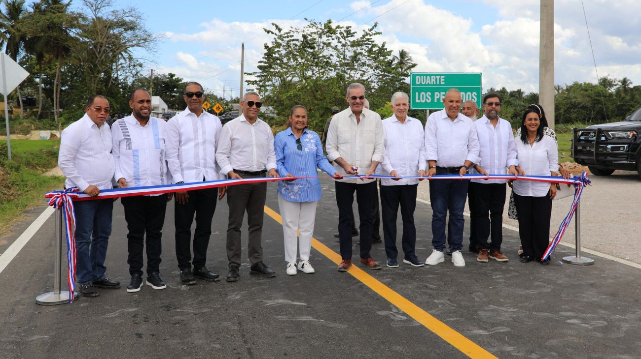 Abinader inaugura carretera que conecta Villa Riva con la autopista del Nordeste y beneficiará a más de 50,000 personas