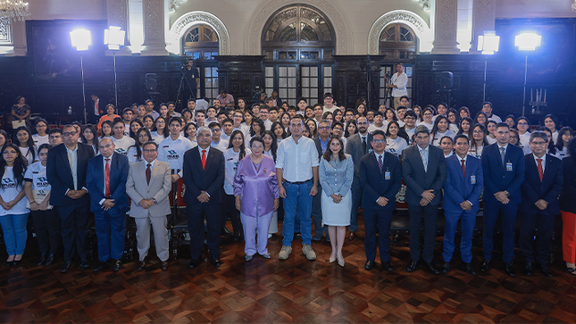 Jerí afirma que se están dejando las bases del Perú presente y del futuro
