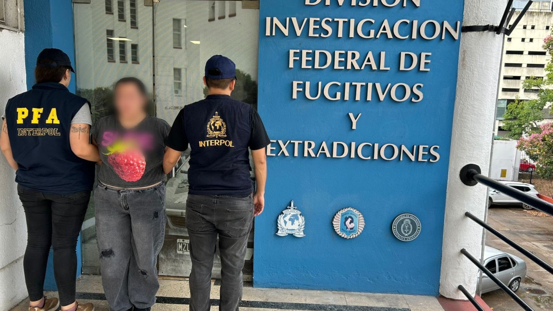 Detienen a prófuga peruana con orden de captura por tenencia y portación ilegal de armas y explosivos