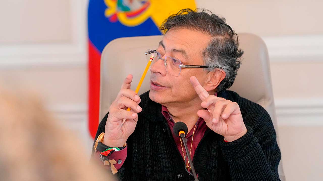 Gustavo Petro alerta sobre posible desabastecimiento de alimentos en zonas afectadas por inundaciones y anuncia medidas