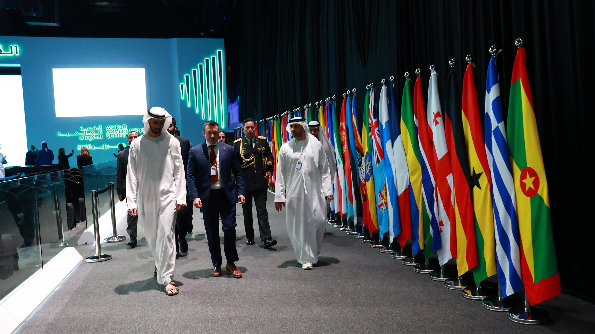 En la Cumbre Mundial de Gobiernos, el presidente Noboa dialoga con el presidente de los Emiratos Árabes Unidos