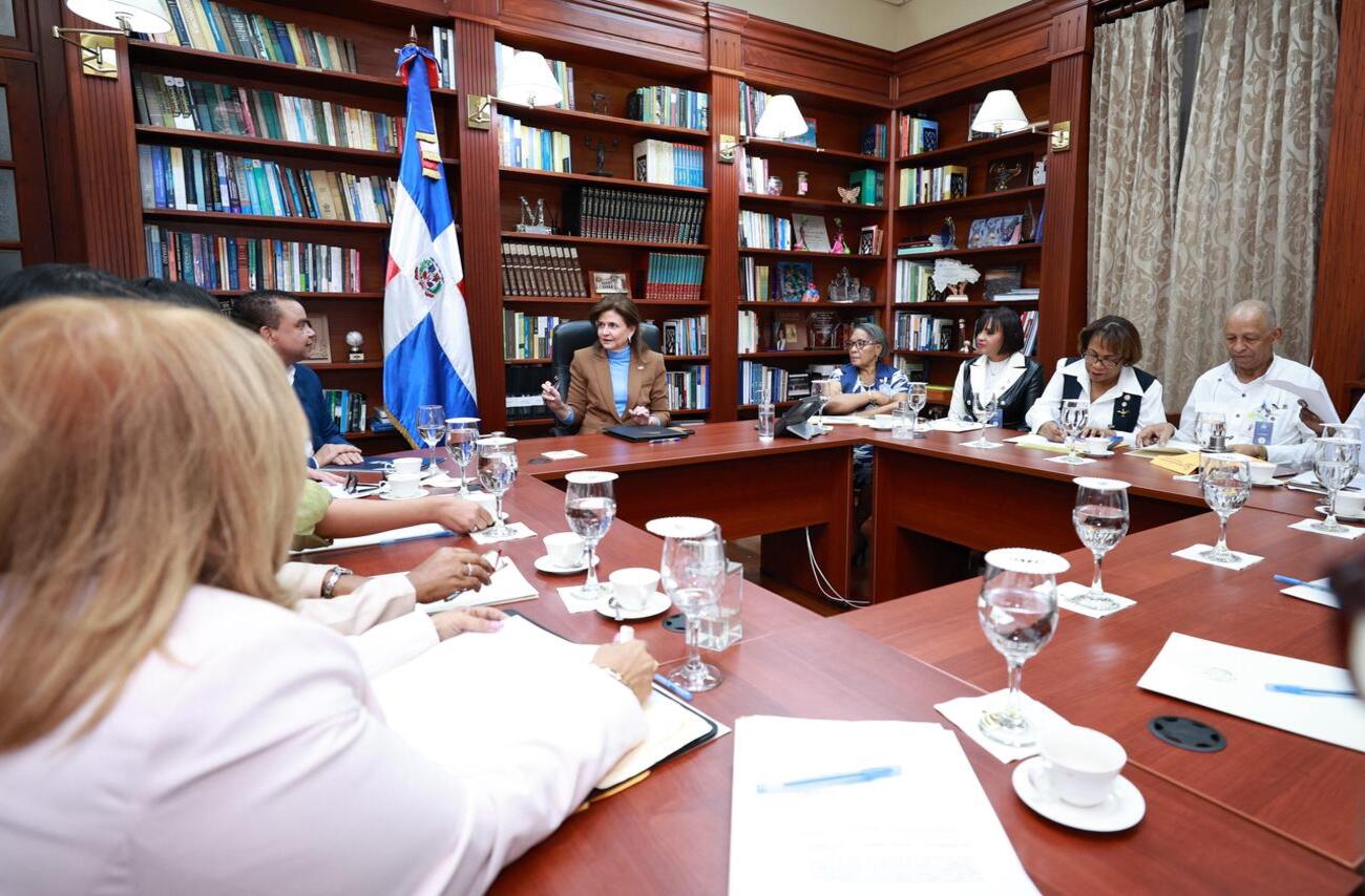 Ministerio de Salud se reúne con gremios de enfermería para analizar demandas del sector