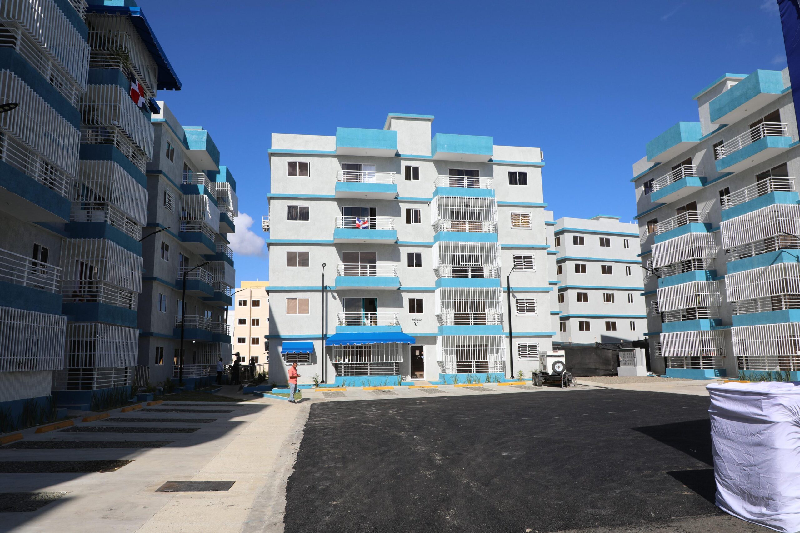 Abinader entrega 200 apartamentos del Residencial Lolita II y beneficia a más de 700 residentes en Hato Nuevo