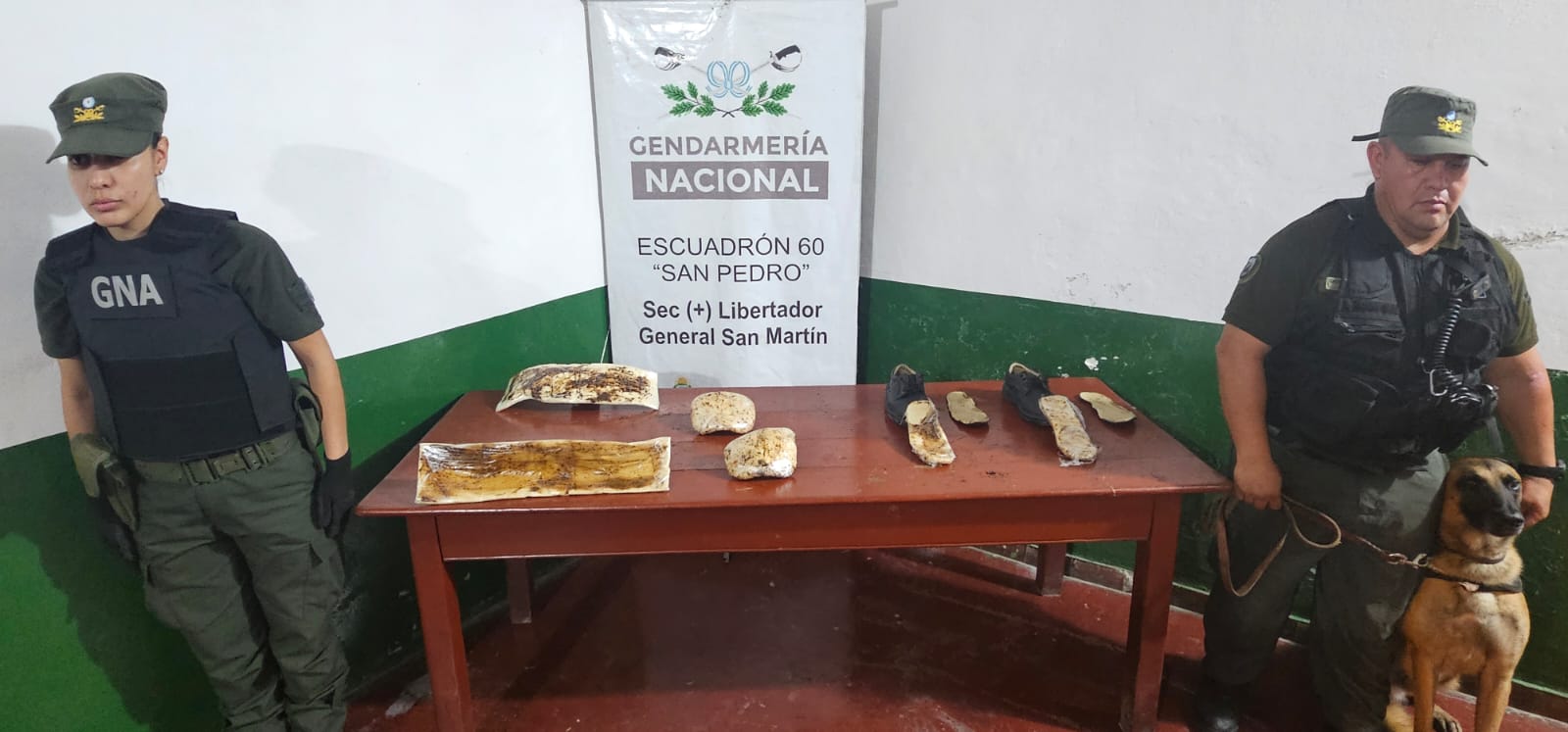 Jujuy: tres pasajeros transportaban cocaína adherida al cuerpo y oculta en el calzado, según la policía