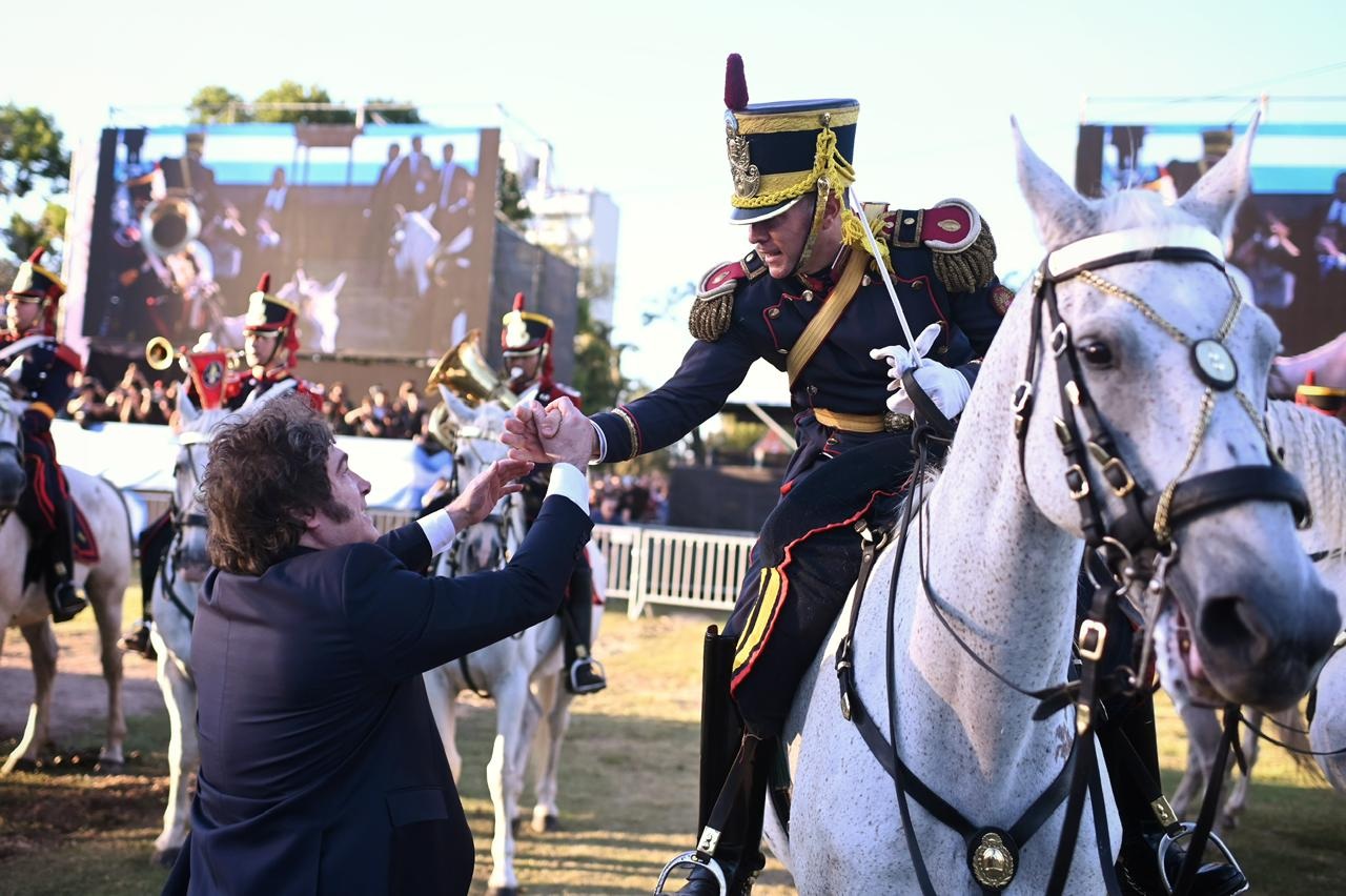 Milei define al Sable Corvo como el símbolo material más poderoso de la Nación Argentina