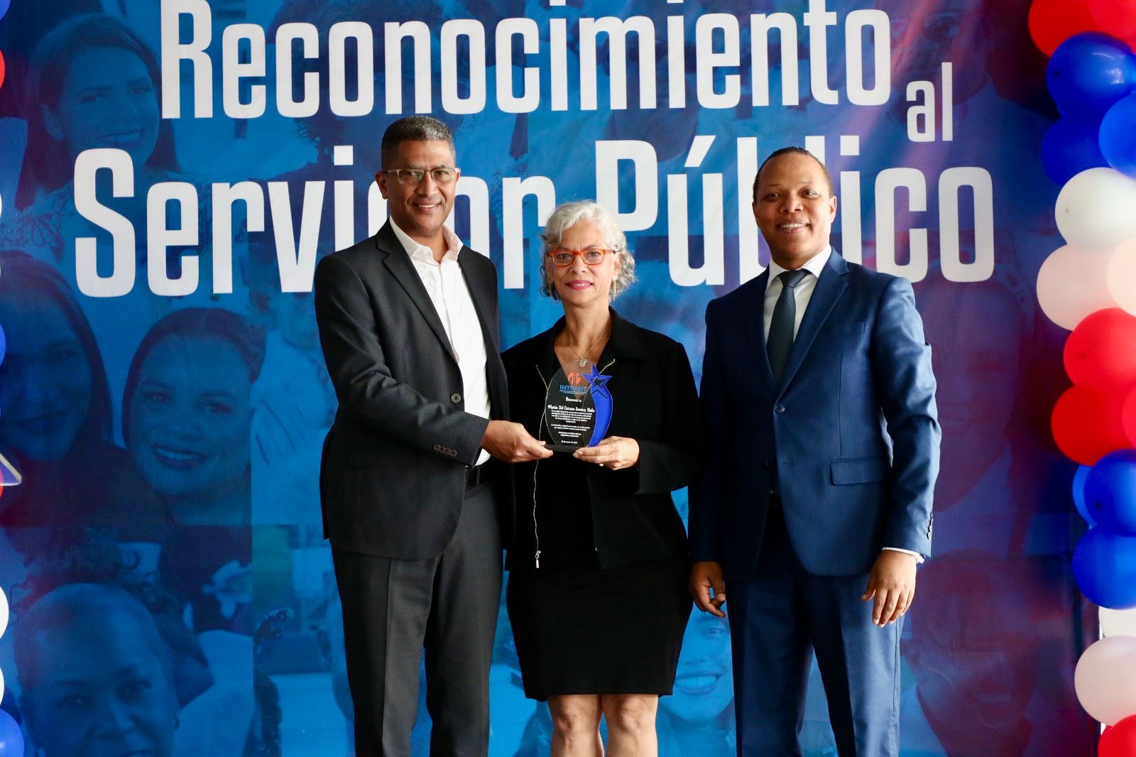 Por primera vez, Intrant reconoce a 56 servidores públicos por su trayectoria, vocación y transparencia