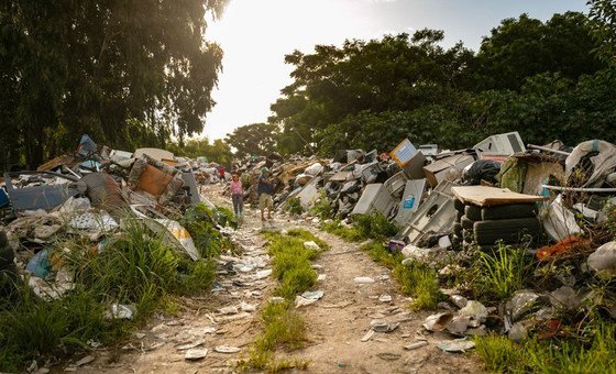 Tráfico de basura genera ganancias para algunos y riesgos para la población