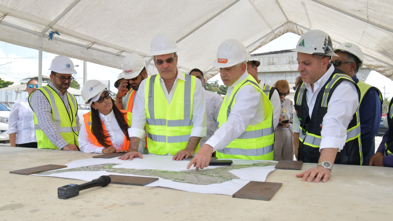 Presidente Abinader supervisa avances en circunvalación de Navarrete