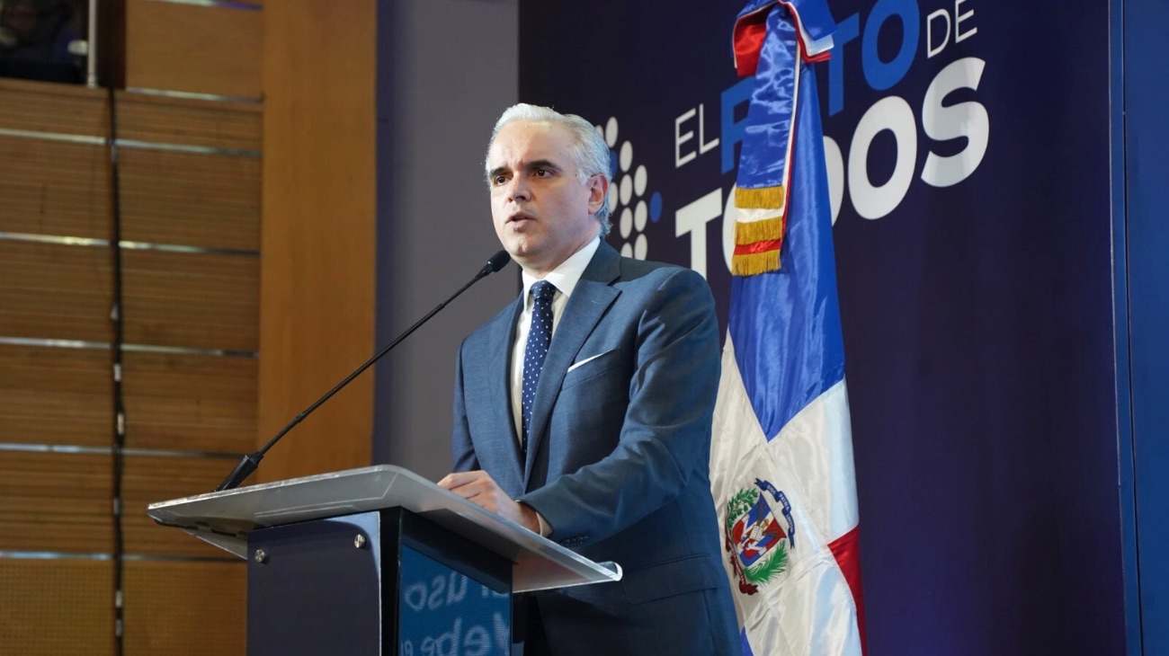Sistema educativo público reporta crecimiento sostenido en escolaridad, tecnología y aprendizajes