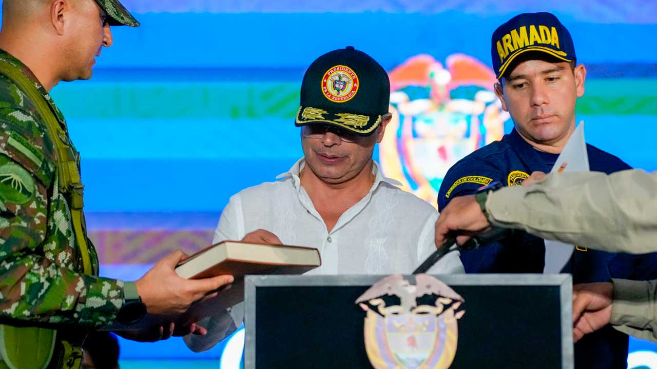 Petro entrega lote al Ejército tras recuperación de predios vinculados al narcotráfico