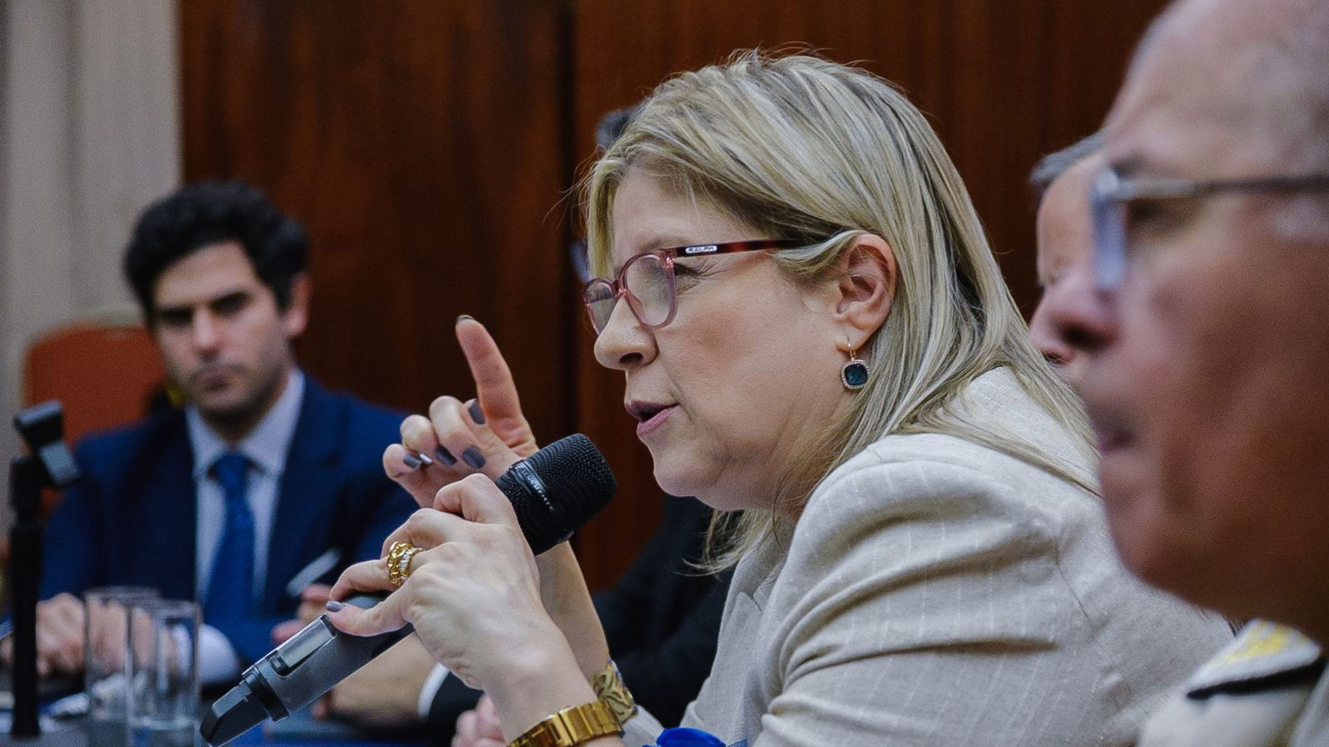Ministra Monteoliva encabezó jornada de trabajo sobre drogas sintéticas con intendentes de todo el país