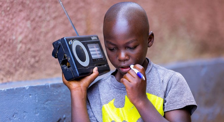 La radio continúa siendo esencial, desde el frente de combate hasta el espacio exterior