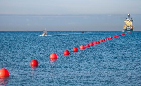 Cables submarinos mantienen conectadas las redes globales