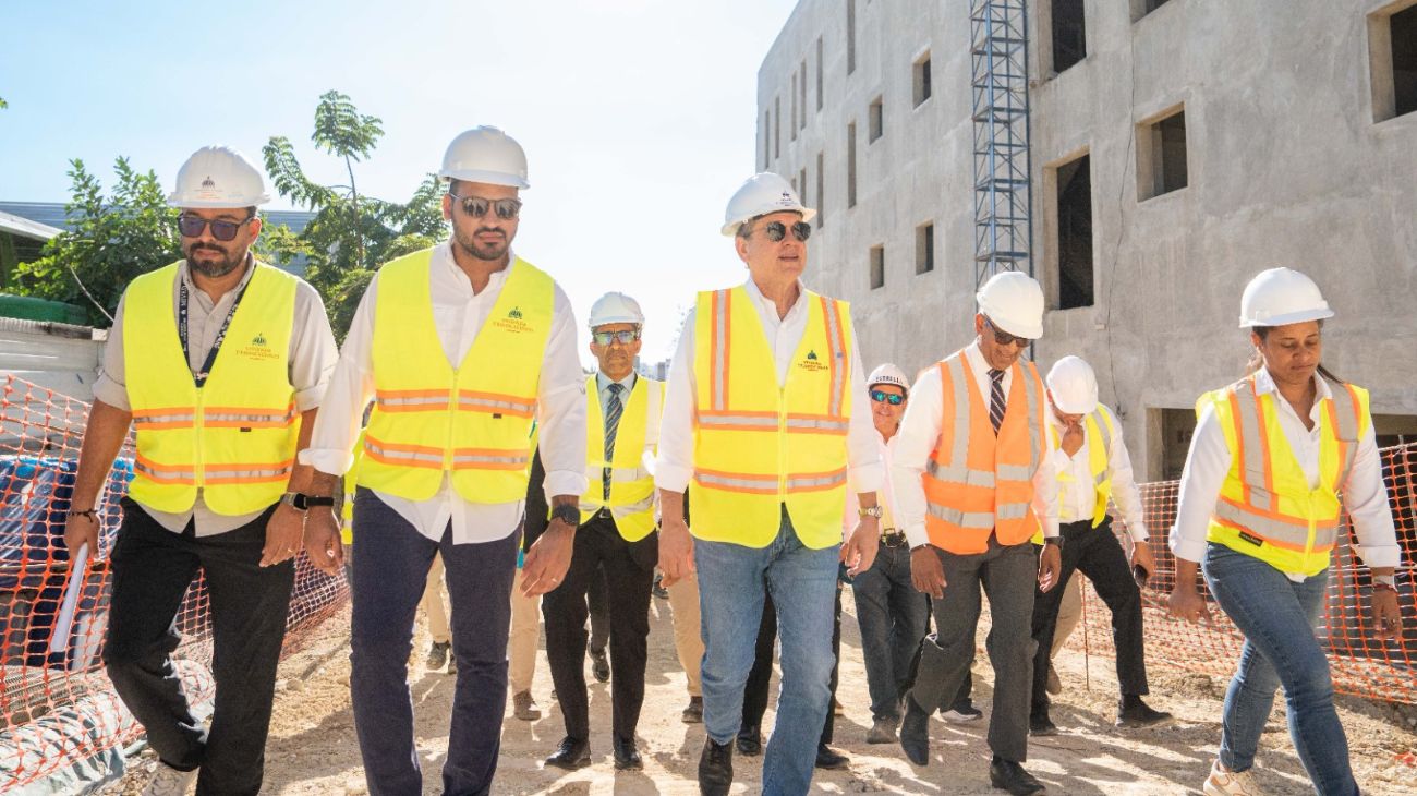 Ministro Ito Bisonó supervisa construcción de Ciudad Judicial en Santo Domingo Oeste