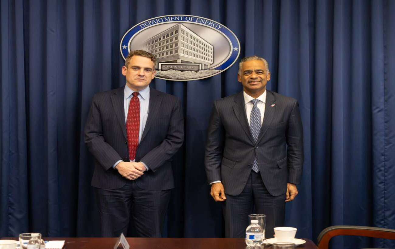 Ministro Joel Santos y subsecretario de Energía de EE. UU. analizan medidas para fortalecer sectores de energía, hidrocarburos y minerales críticos