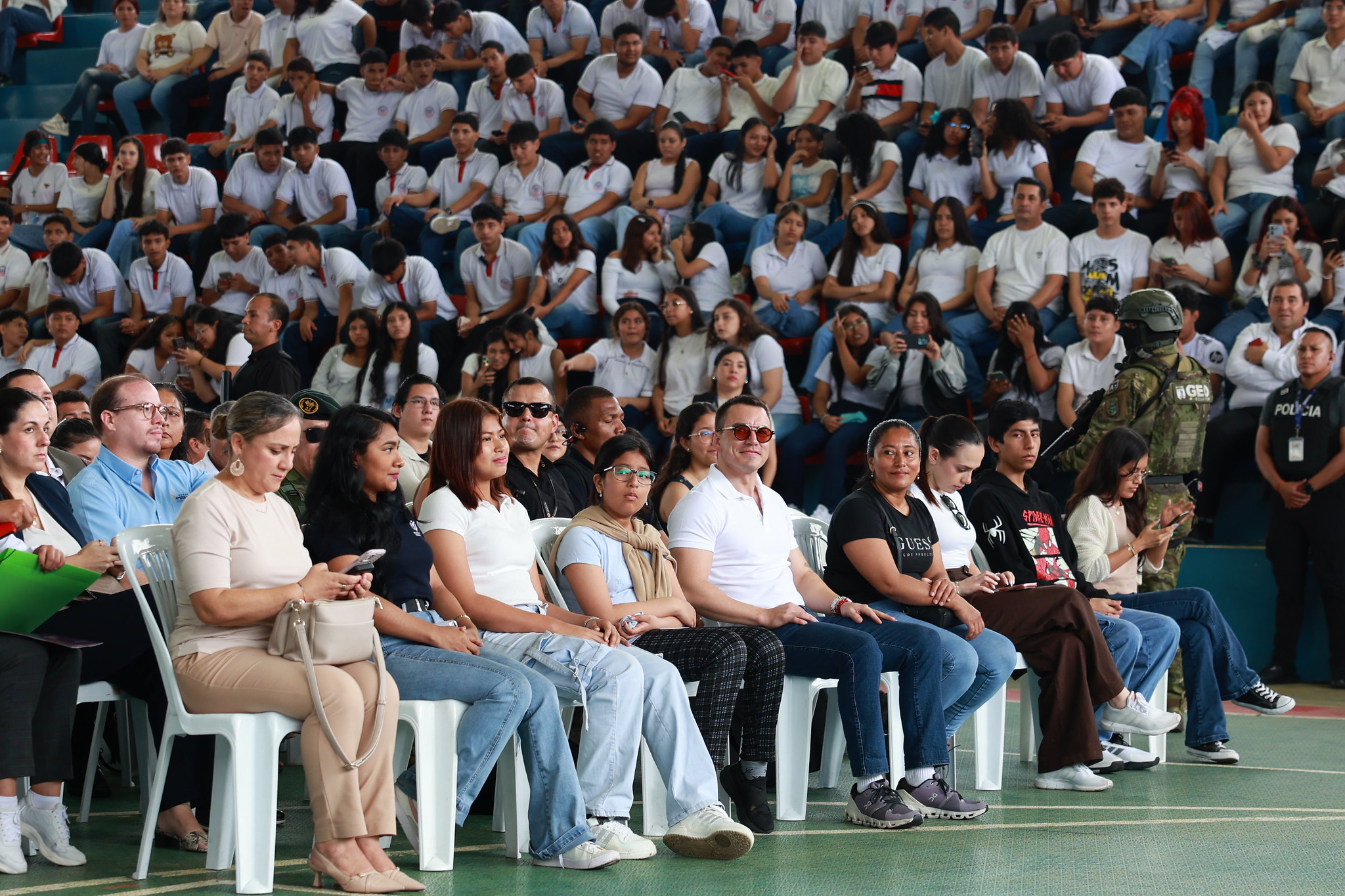 Noboa entrega oportunidades en educación, empleo y vivienda para familias guayaquileñas
