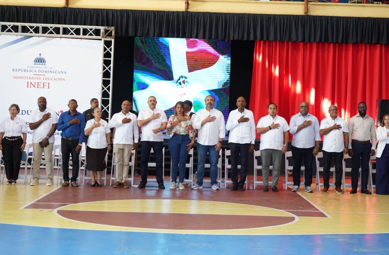Inician Juegos Escolares Miguel Infante en La Romana con marcha cívica y amplia presencia estudiantil