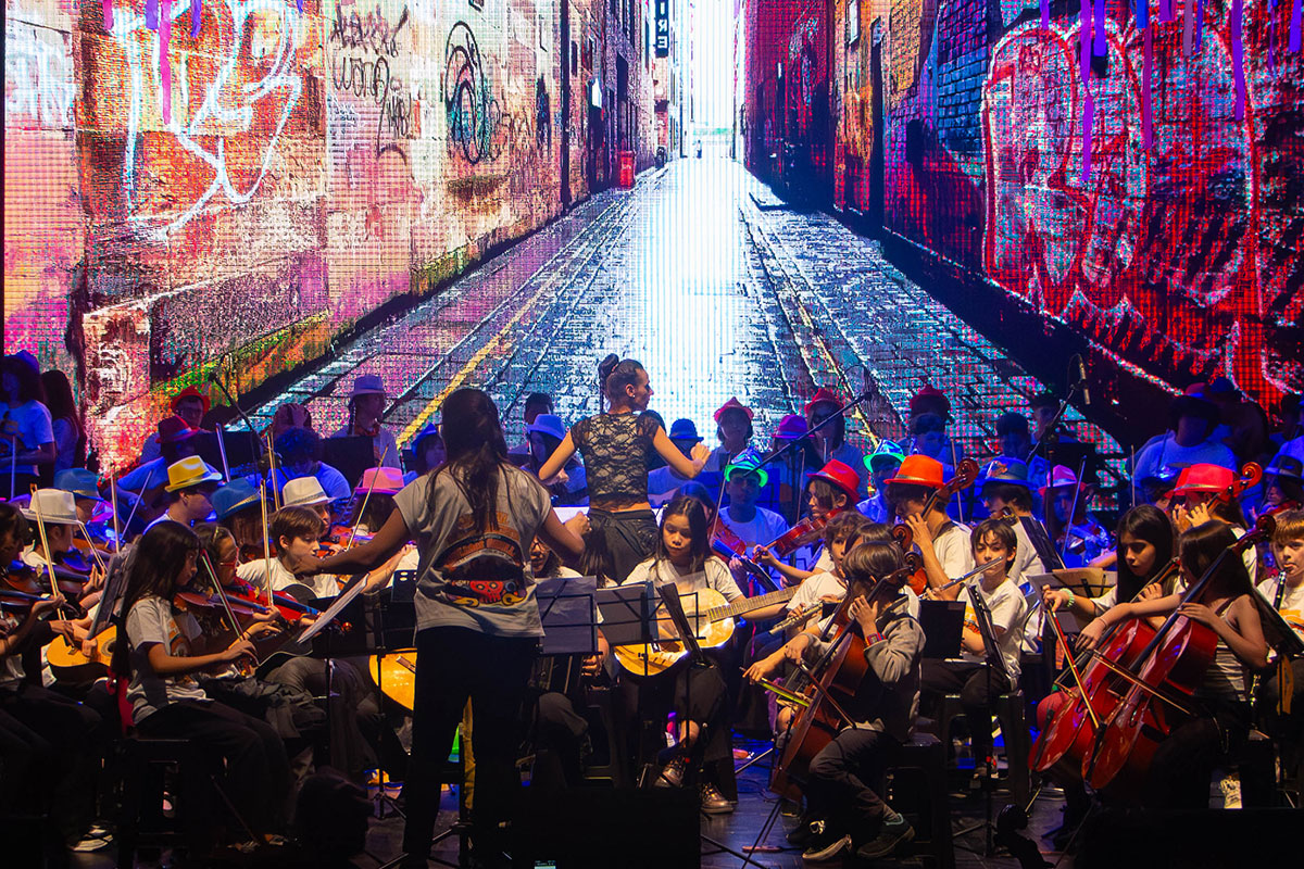 Orquesta completa en homenaje a Los Fabulosos Cadillacs en el Palacio Libertad