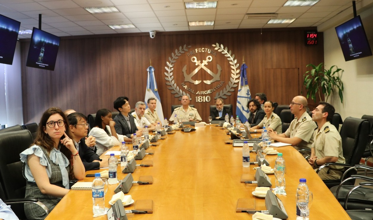 Prefectura presentó su estrategia de control de la pesca ilegal en el Atlántico Sur