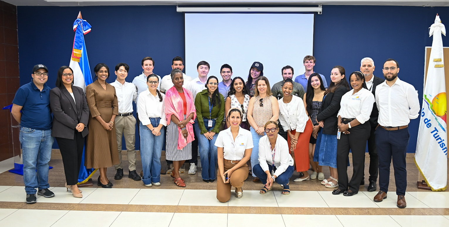 Mitur comparte estrategias de innovación turística con estudiantes de la University of Pennsylvania