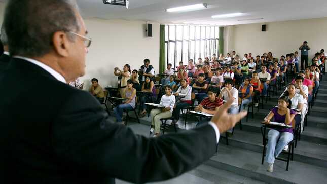 Presidente Balcázar aprueba bono especial para docentes investigadores, según comunicado oficial