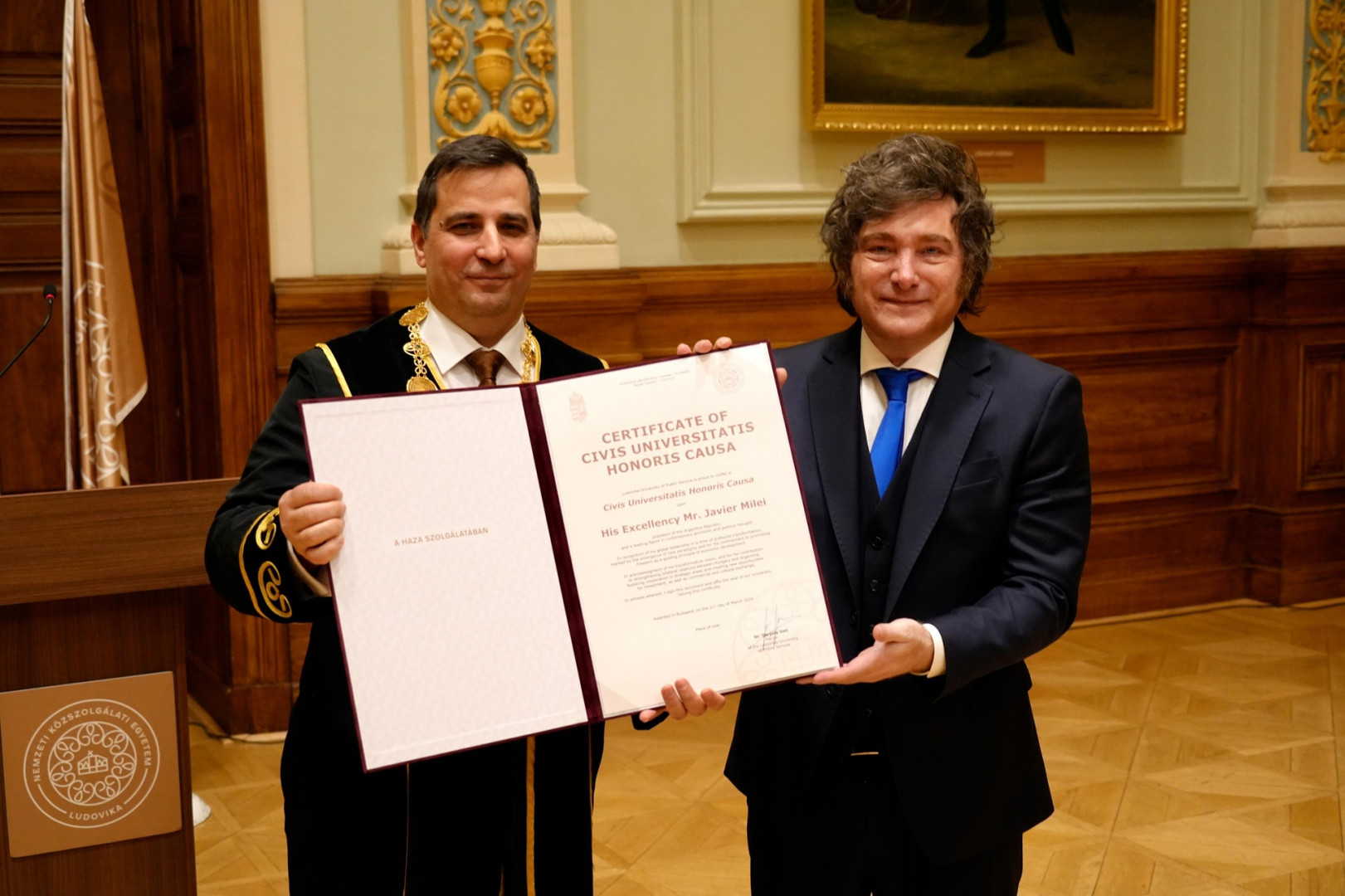 Milei recibió el título de Civis Universitatis Honoris Causa otorgado por la Universidad Ludovika de Budapest