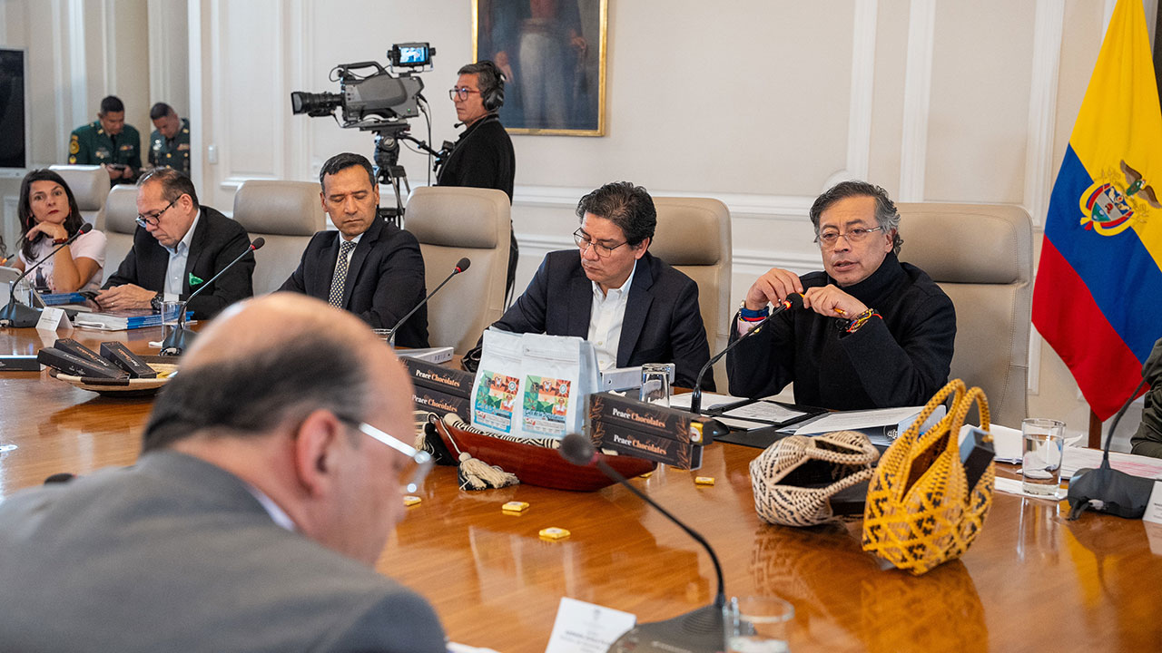 Petro ordena liquidación de EPS en quiebra, según la Presidencia