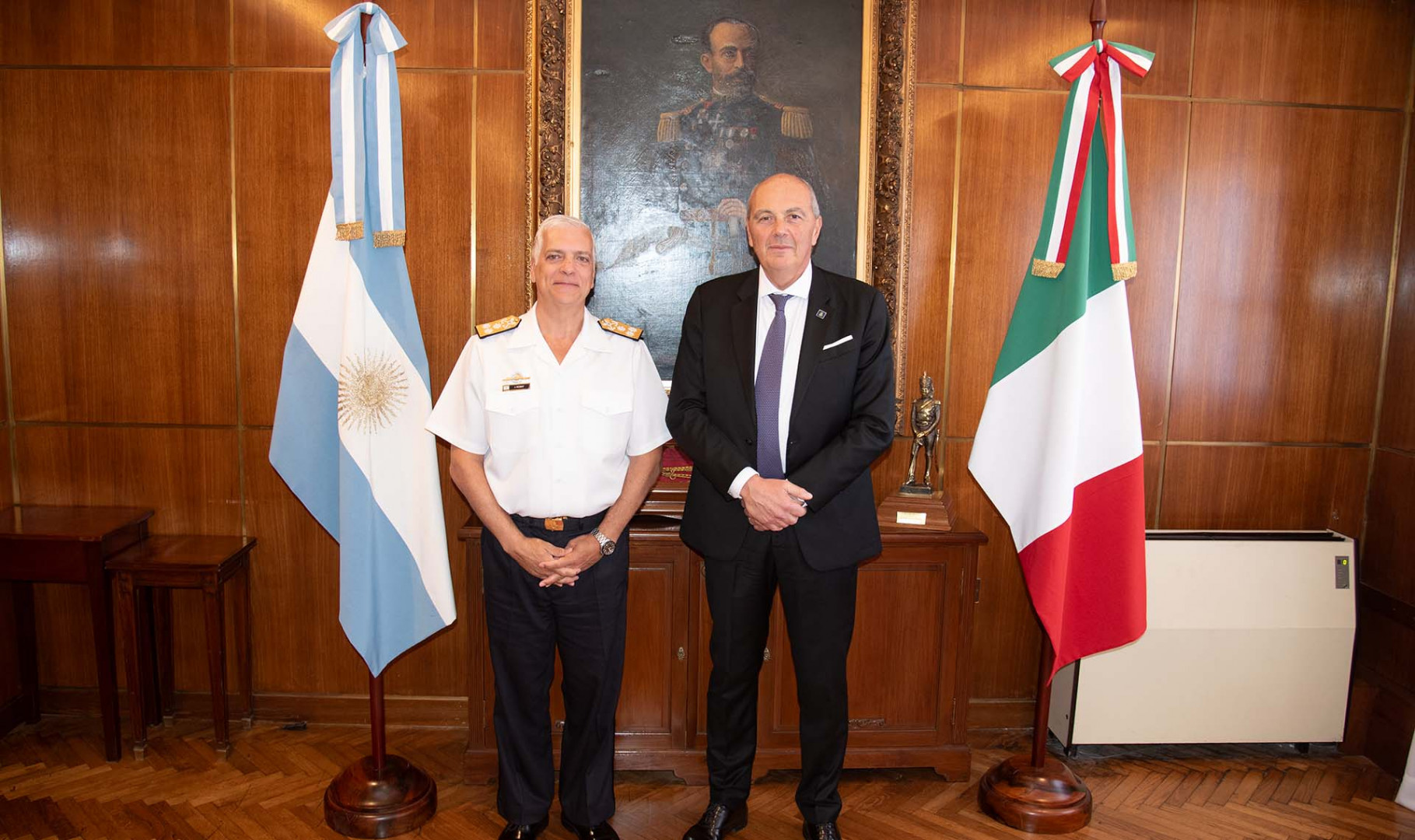 Director de la Organización Hidrográfica Internacional sostuvo reunión con el Jefe del Estado Mayor General de la Armada