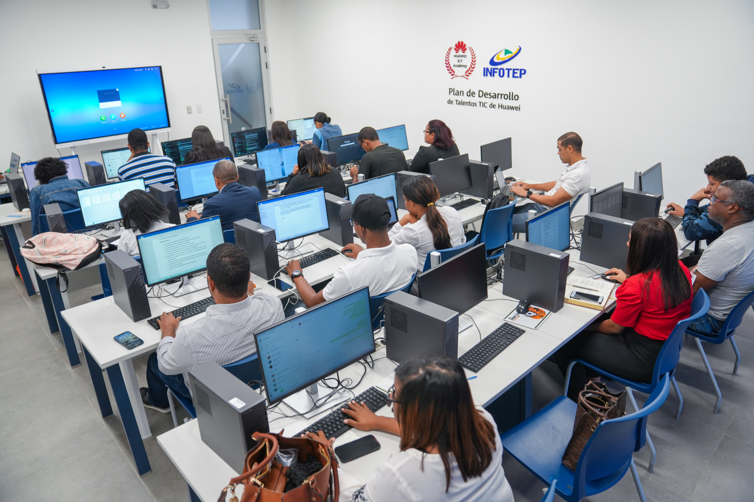 Infotep reporta crecimiento de su programa de formación virtual con motivo del Día Mundial del Aprendizaje Digital