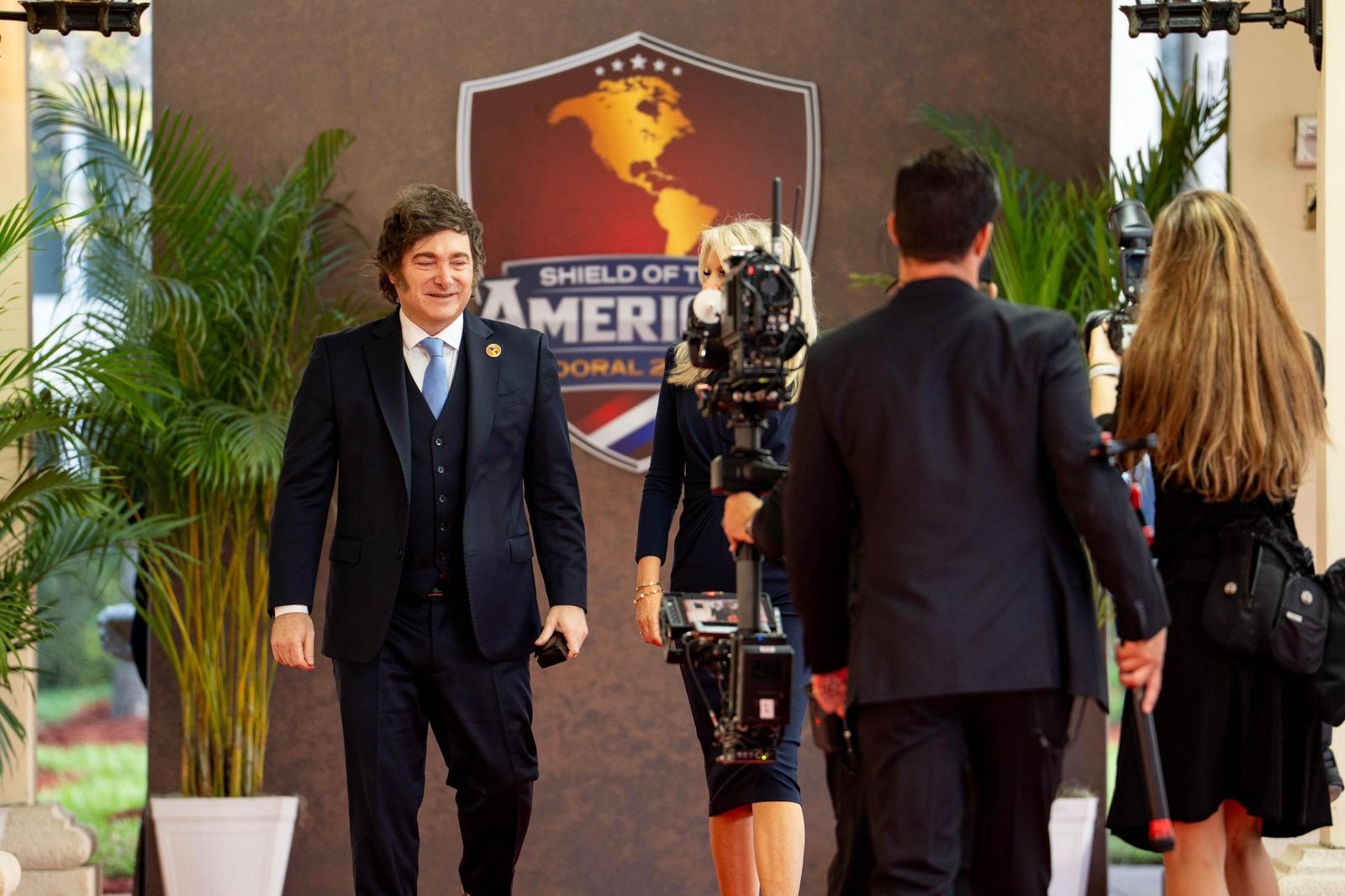 El presidente Milei fue recibido por el presidente de Estados Unidos, Donald Trump, en la cumbre Shield of the Americas.