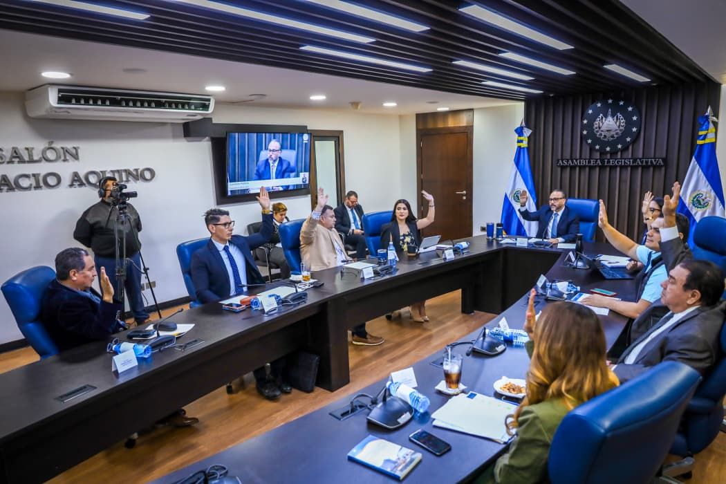 Comisión Política respalda ratificación de reforma constitucional para habilitar cadena perpetua