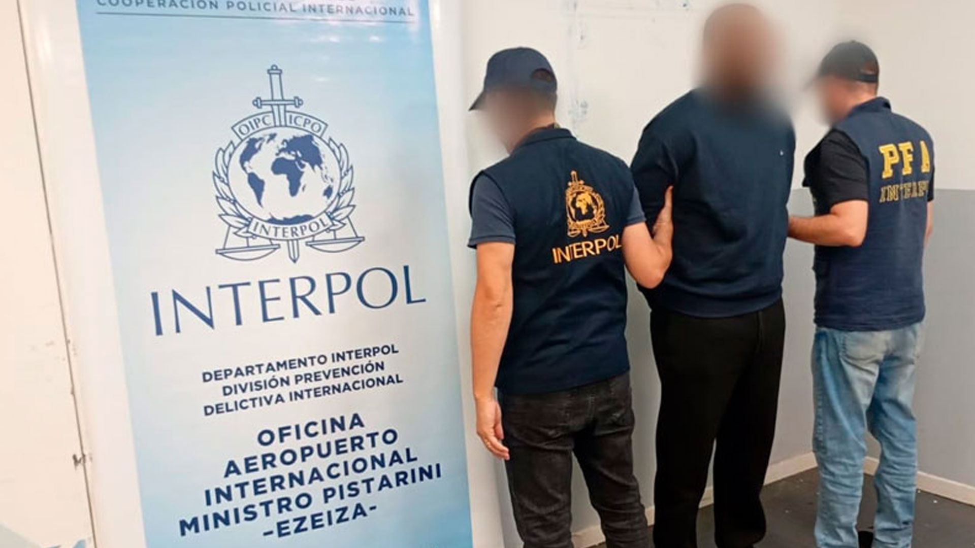 PFA extradita a ciudadano dominicano con orden de captura internacional por contrabando de drogas