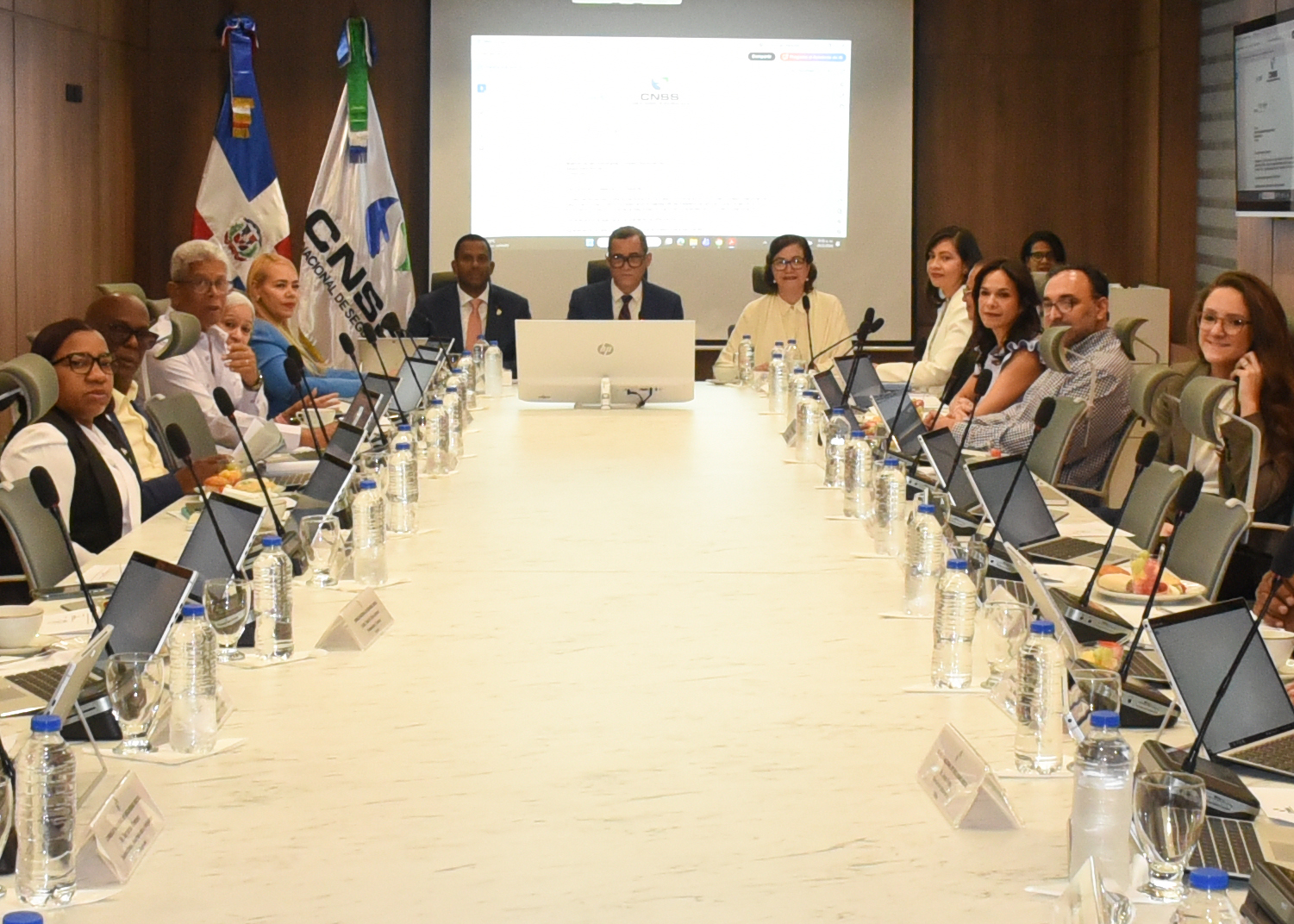 CNSS anuncia solución para pensiones de trabajadores de EDES y otras empresas públicas con RNC privado