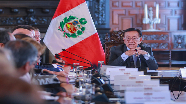 Balcázar promulga ley que reconoce gratificaciones y CTS para trabajadores CAS