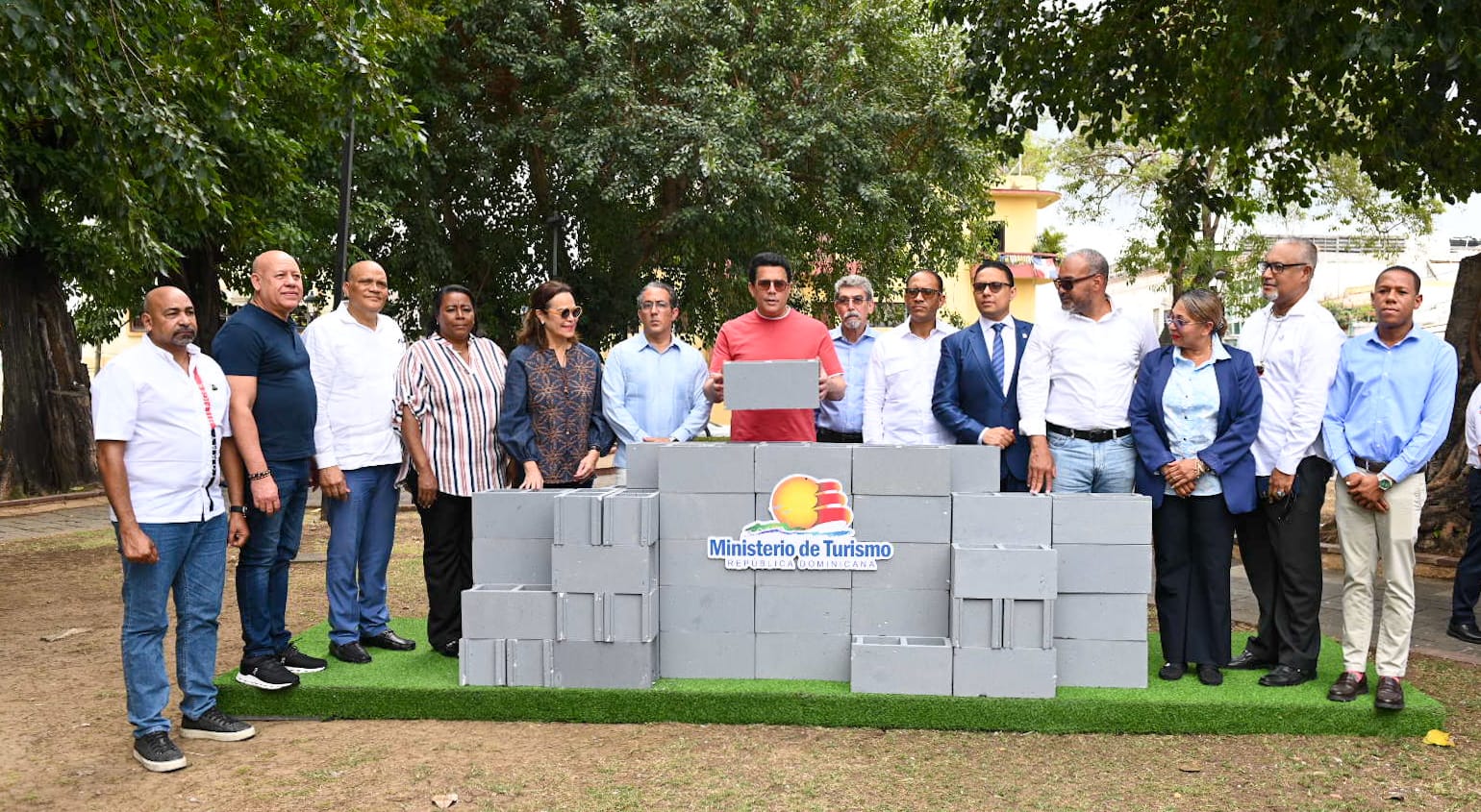 Ministro de Turismo da inicio a trabajos de revitalización del parque San Miguel y su entorno