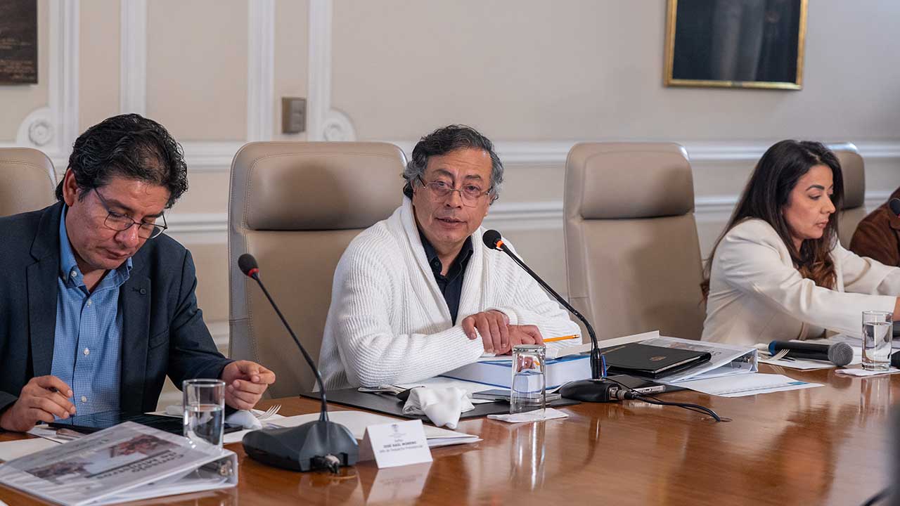 Petro afirmó que hace un año ordenó cambiar aviones Hércules y emitir un Conpes para fortalecer capacidades de las Fuerzas Militares y de la Policía