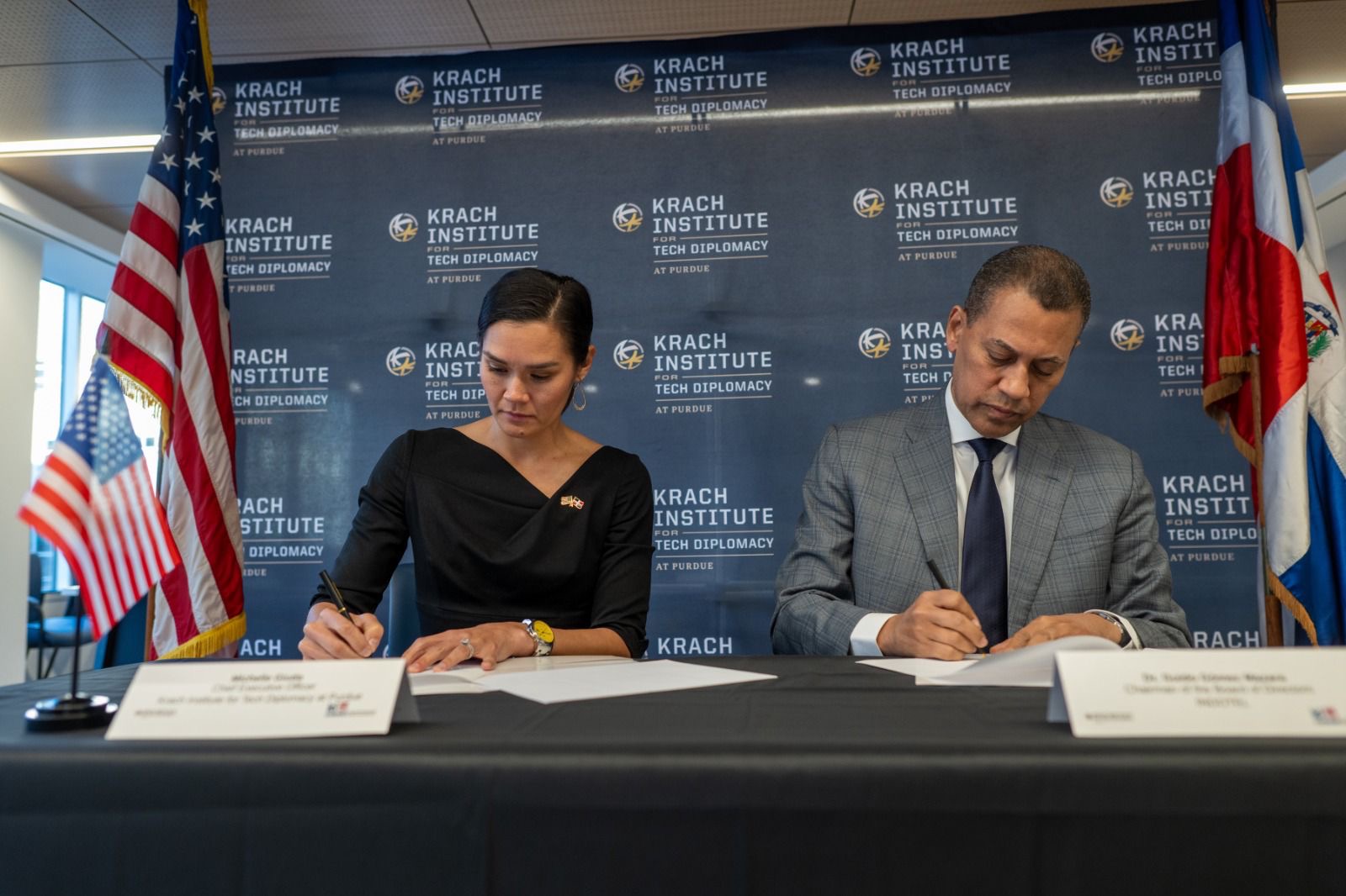 Indotel firma acuerdo con Krach Institute de Purdue para fortalecer diplomacia tecnológica dominicana