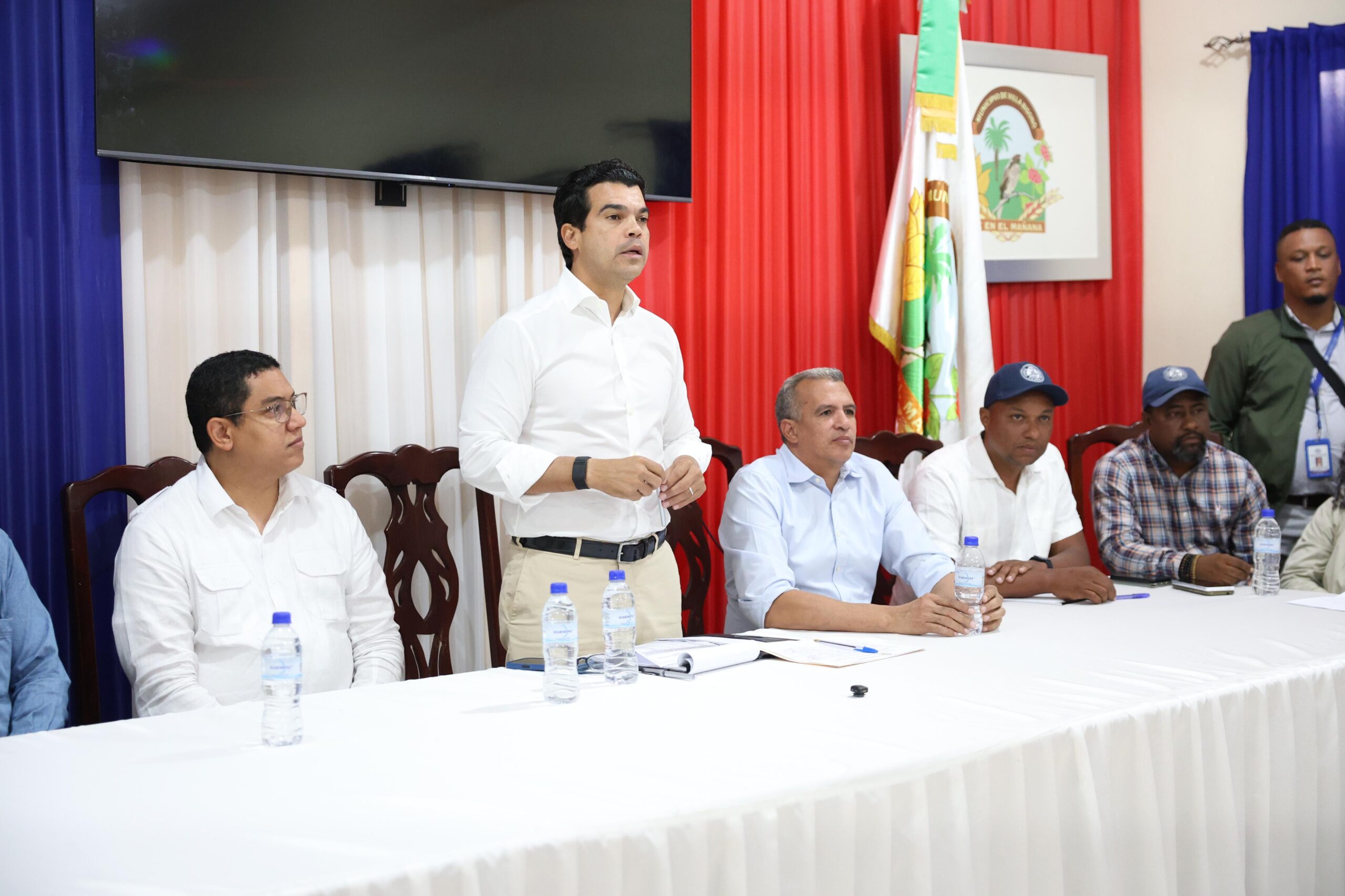 Director de Inapa y comunitarios coordinan operatividad del nuevo acueducto en Navarrete