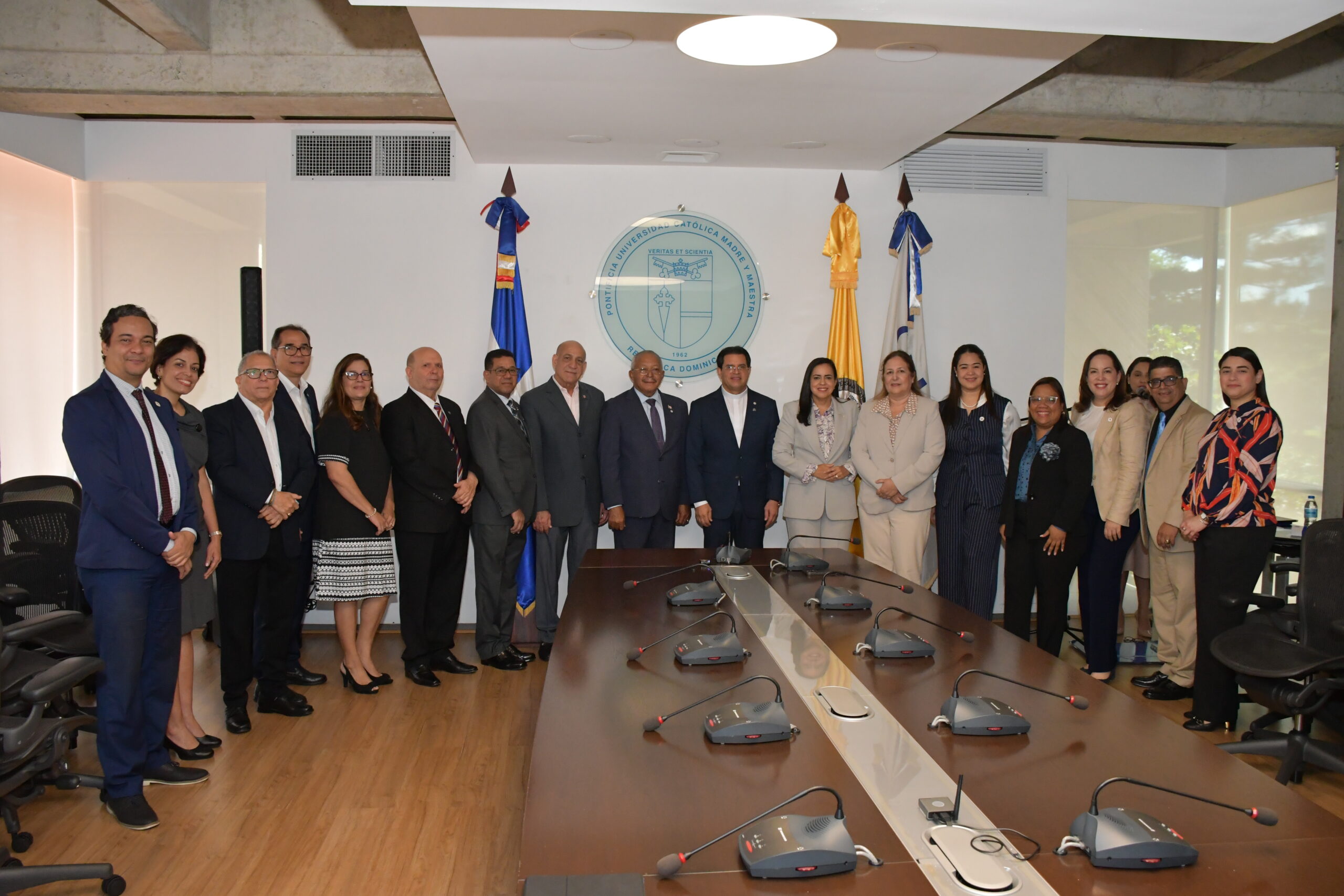 Onapi y PUCMM Santiago firman convenio para implementar un CATI-Periférico