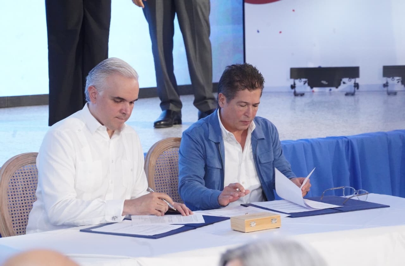 Ministerio de Educación recibe de RTVD la serie educativa 