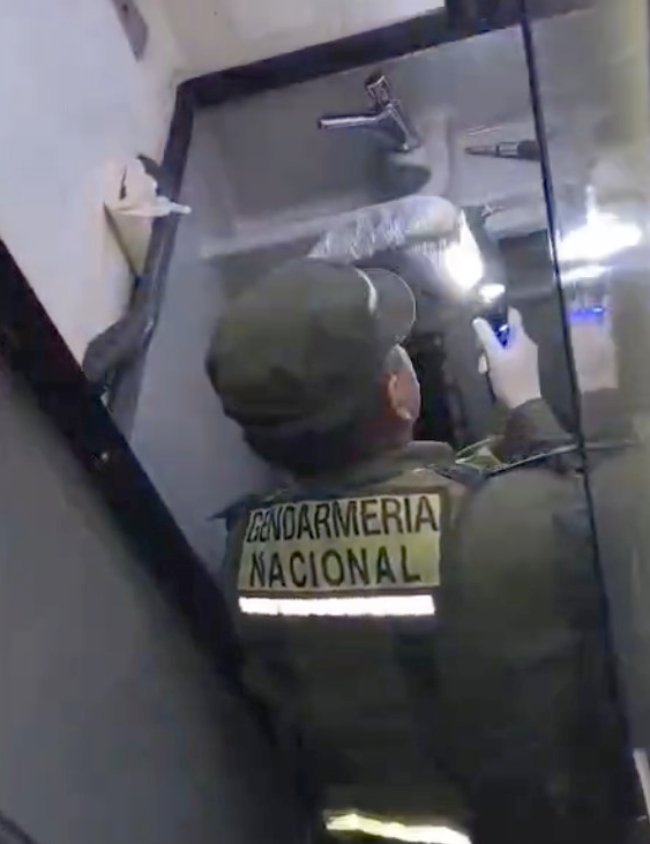 Catamarca: hallaron 4 kilos de marihuana en el baño de un autobús.