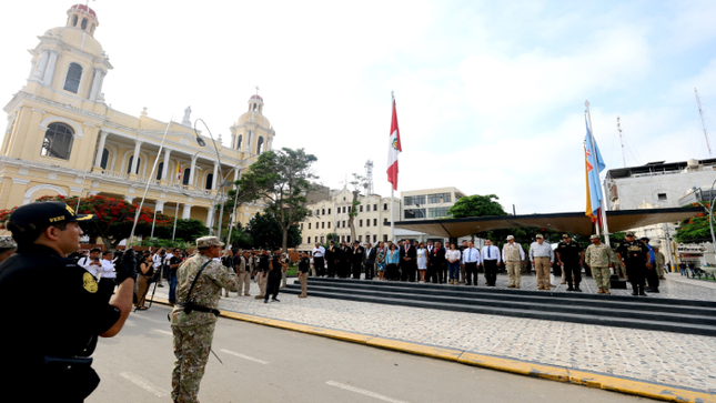 Presidente Balcázar izó el Pabellón Nacional en Chiclayo y confirmó su compromiso con Lambayeque